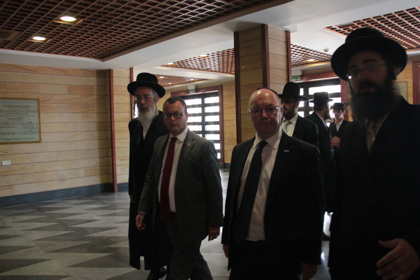 צפו בתיעוד: סגן שר החוץ הבריטי נועד עם האדמו"ר מבעלזא