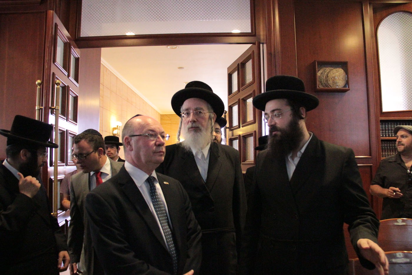 צפו בתיעוד: סגן שר החוץ הבריטי נועד עם האדמו"ר מבעלזא