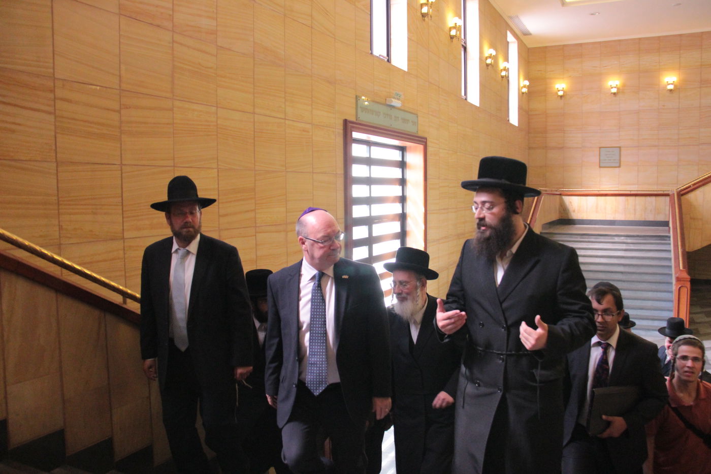 צפו בתיעוד: סגן שר החוץ הבריטי נועד עם האדמו"ר מבעלזא