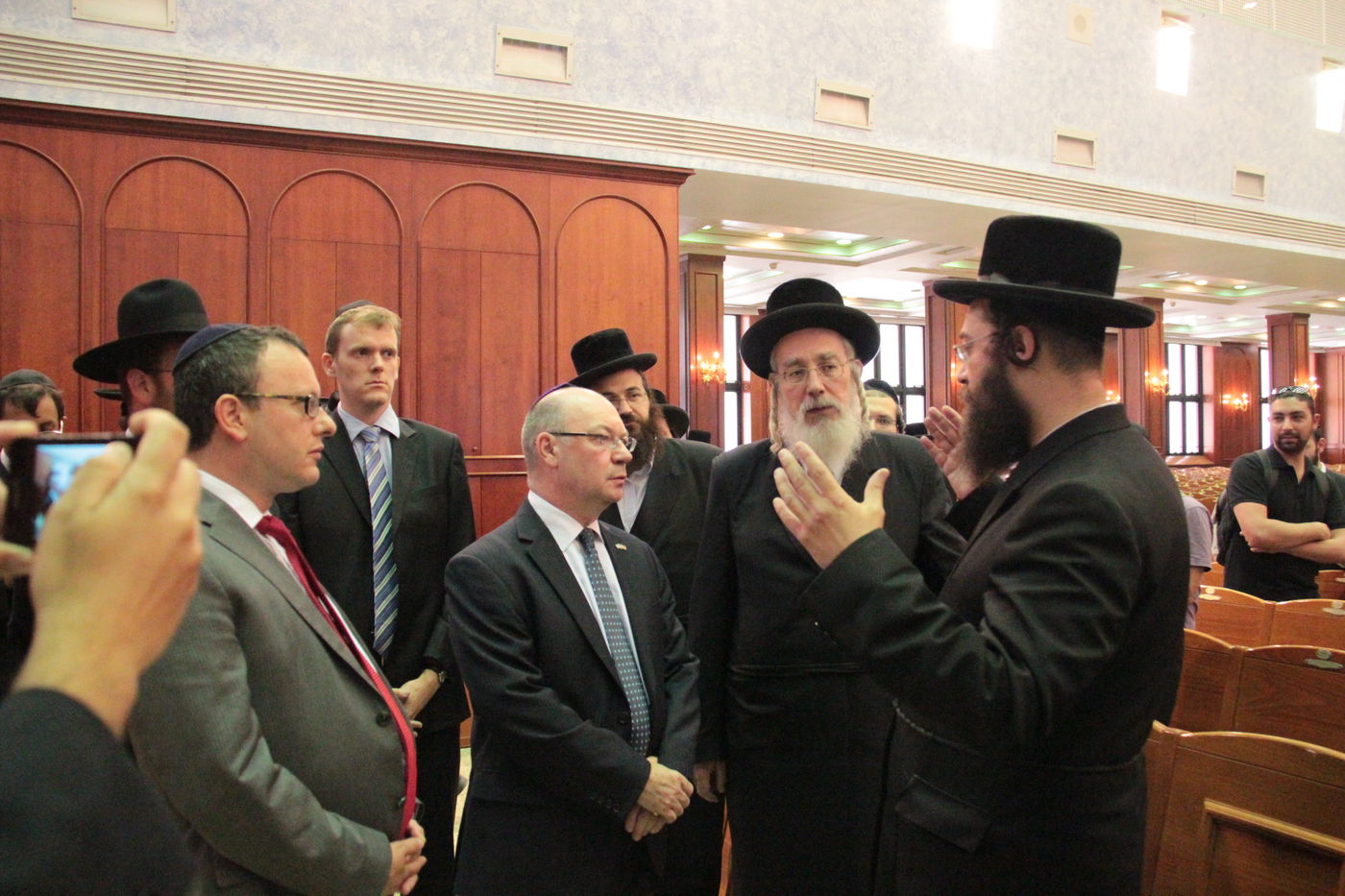 צפו בתיעוד: סגן שר החוץ הבריטי נועד עם האדמו"ר מבעלזא