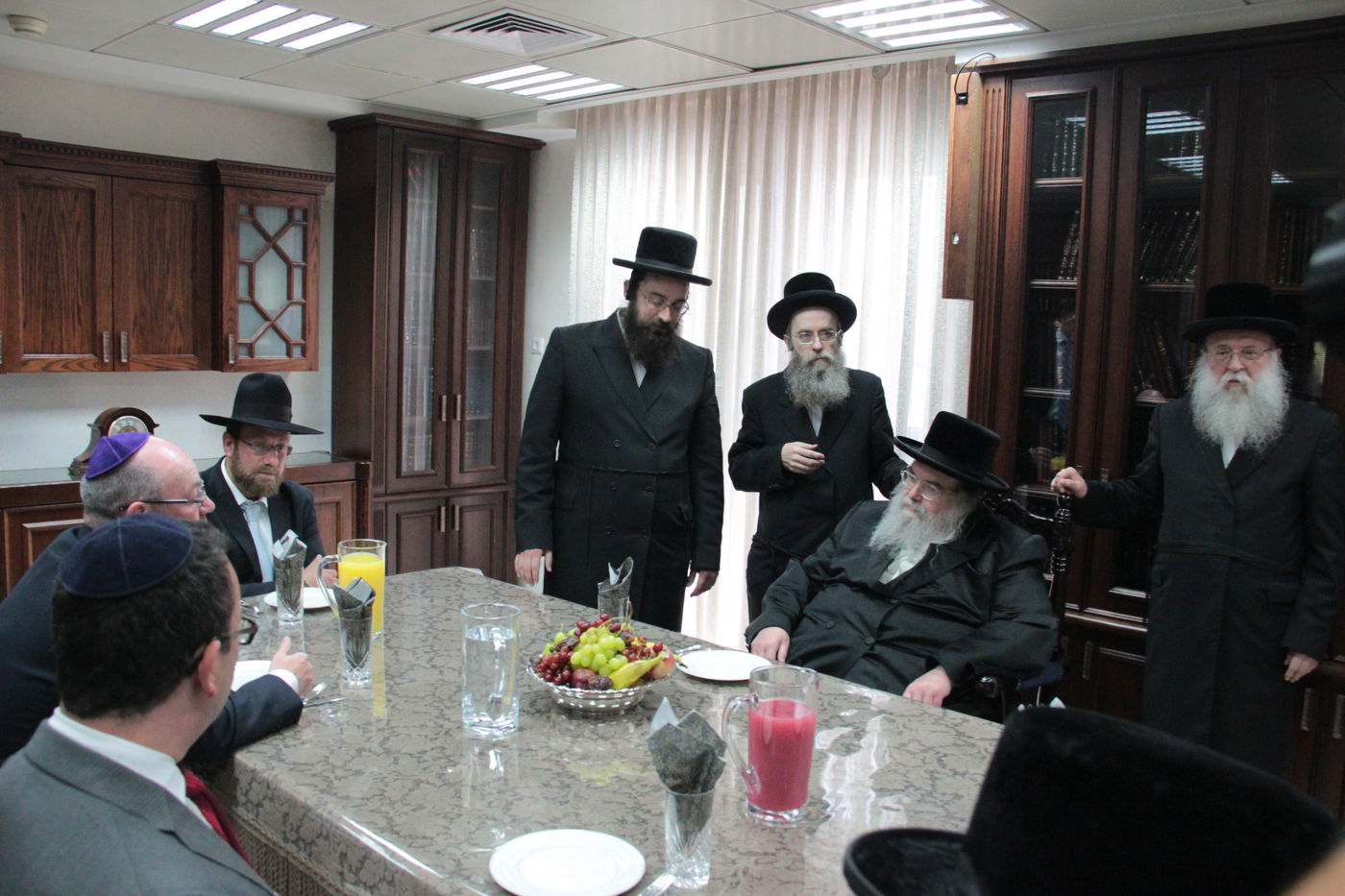 צפו בתיעוד: סגן שר החוץ הבריטי נועד עם האדמו"ר מבעלזא