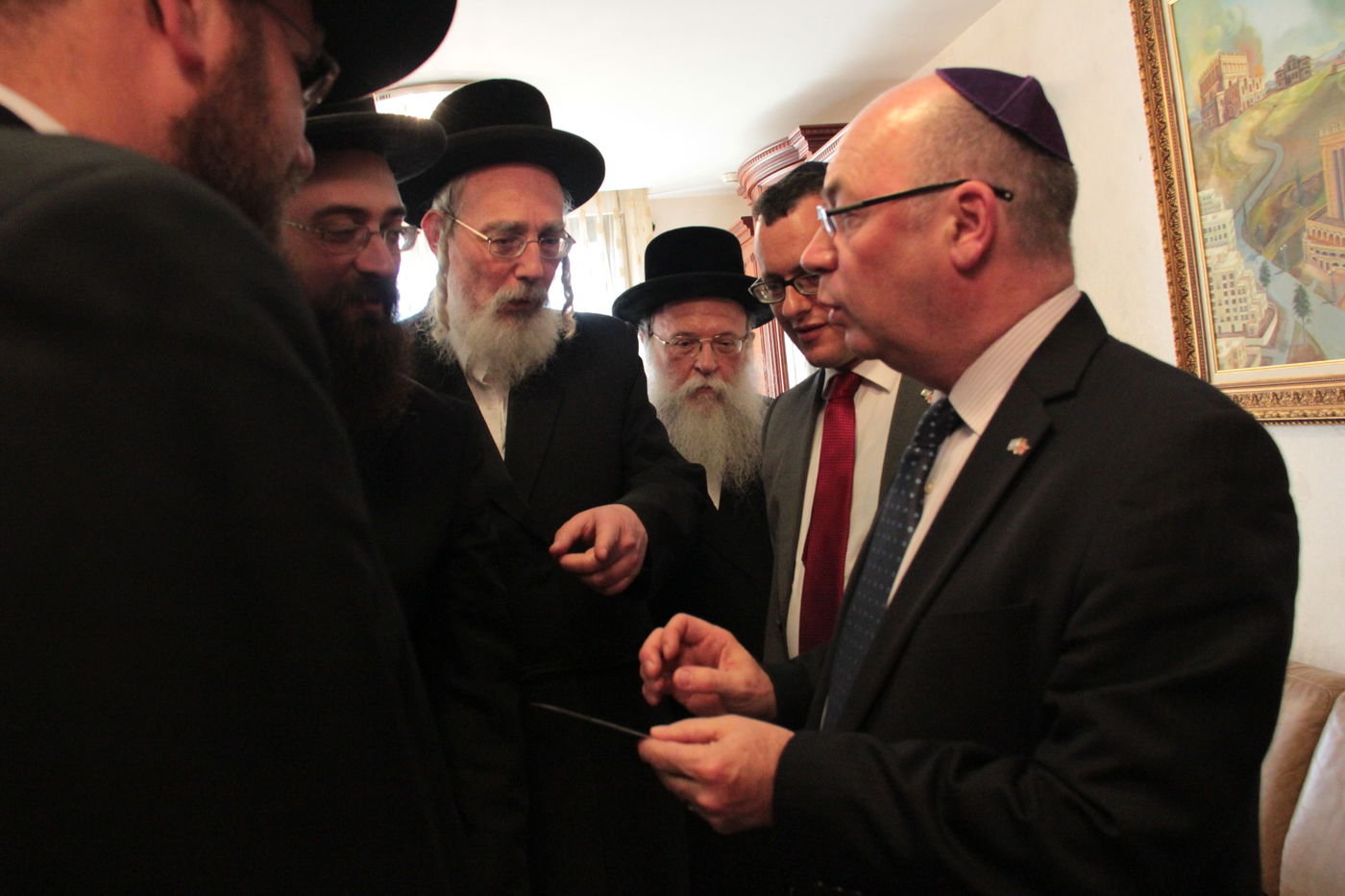 צפו בתיעוד: סגן שר החוץ הבריטי נועד עם האדמו"ר מבעלזא