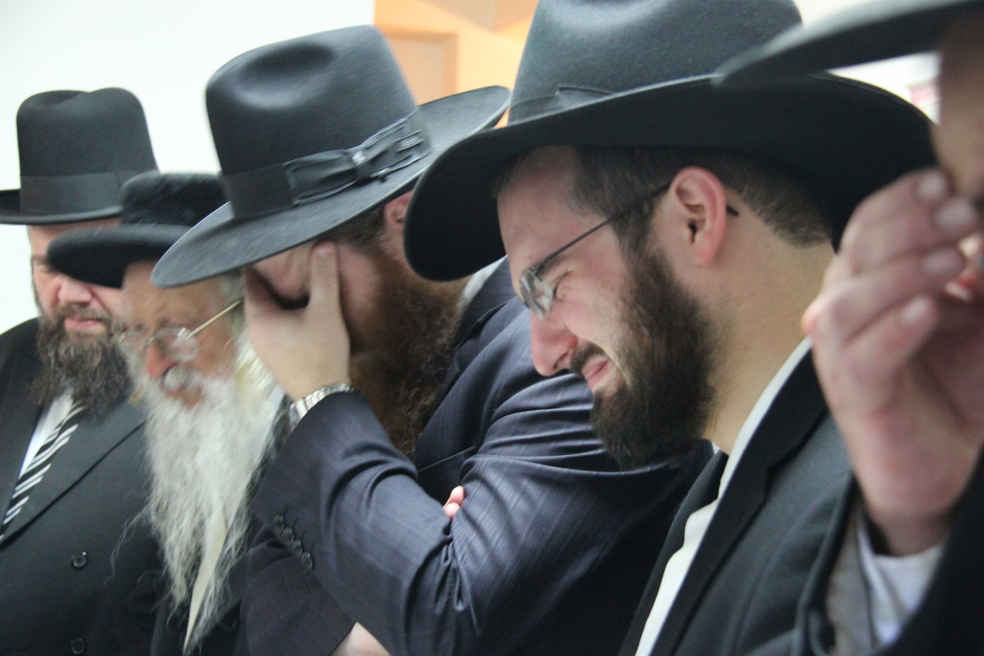 אלפים מלווים את הגאון רבי יהושע נויבירט זצ"ל • תיעוד