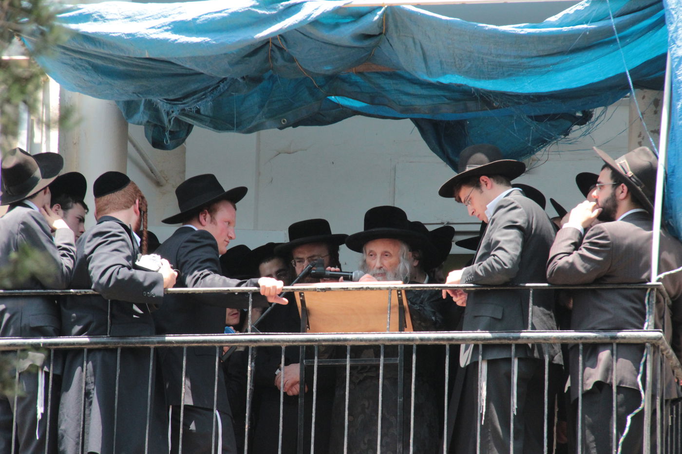 אלפים מלווים את הגאון רבי יהושע נויבירט זצ"ל • תיעוד