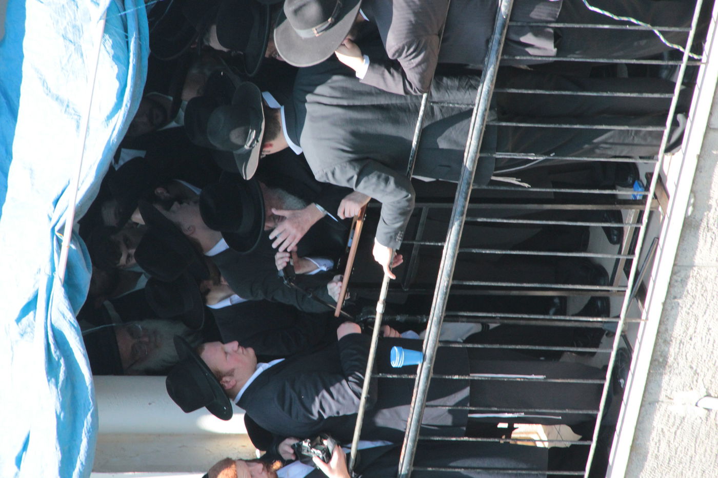 אלפים מלווים את הגאון רבי יהושע נויבירט זצ"ל • תיעוד