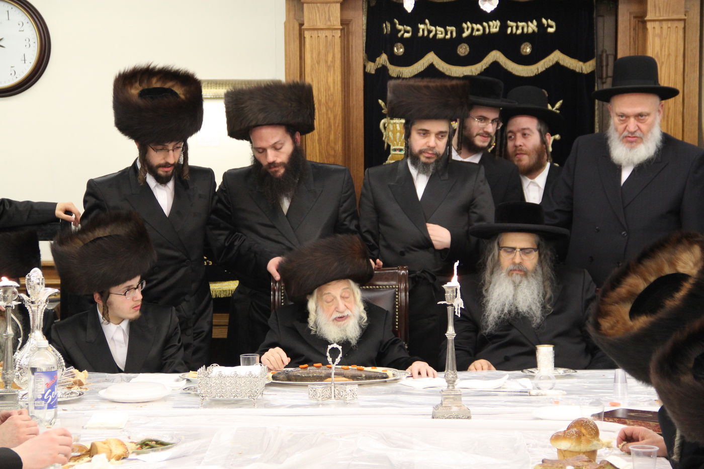 האדמו"ר מהר"י מסאטמר בשמחת סקולען • תמונות