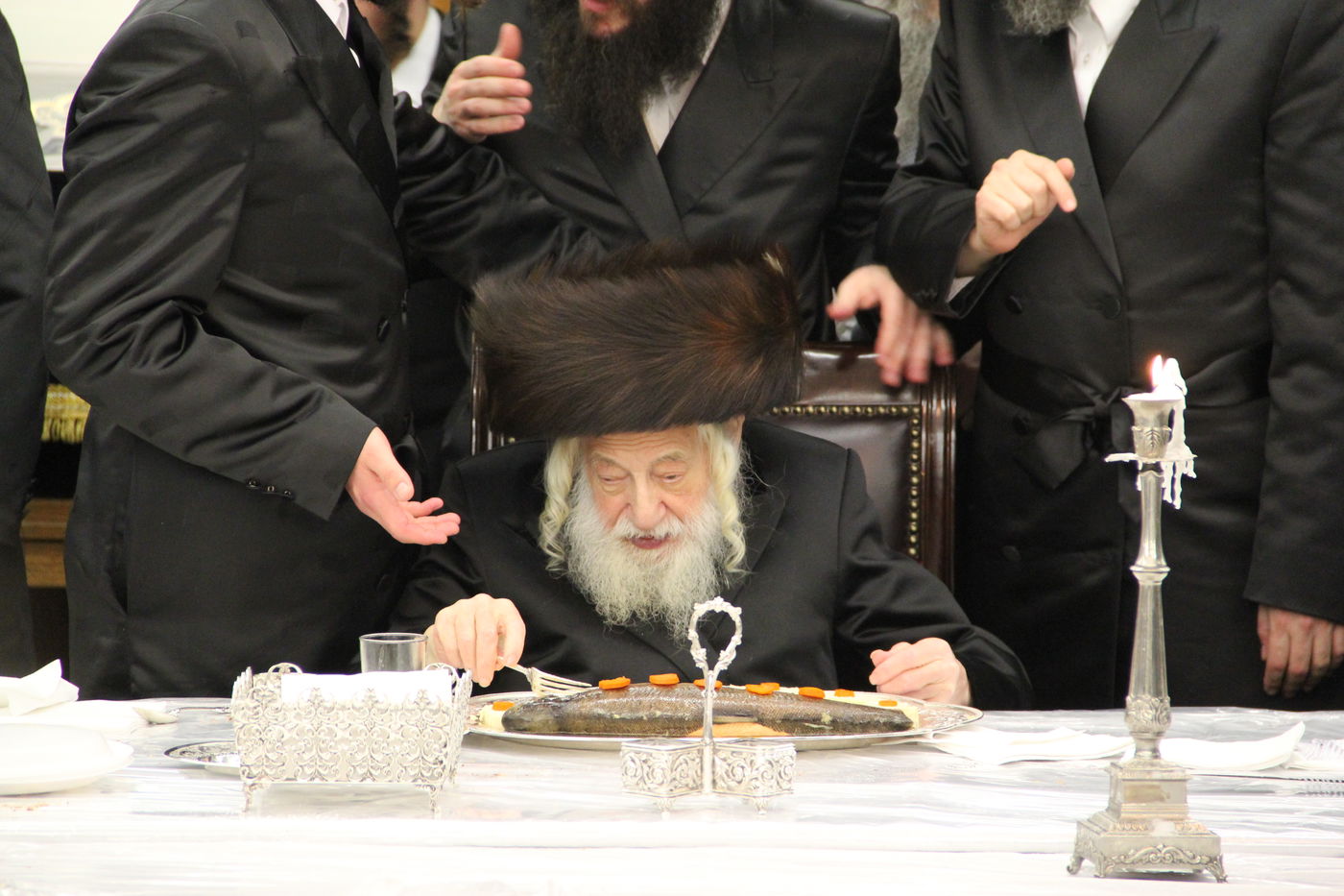 האדמו"ר מהר"י מסאטמר בשמחת סקולען • תמונות