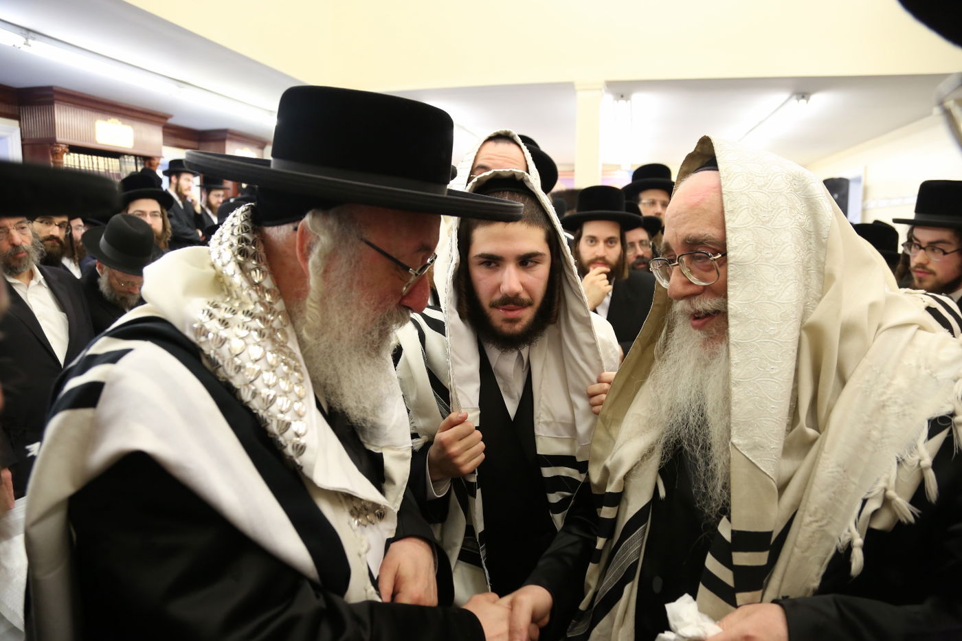 צפו: האדמו"ר מצאנז בביקור בזק בארה"ב