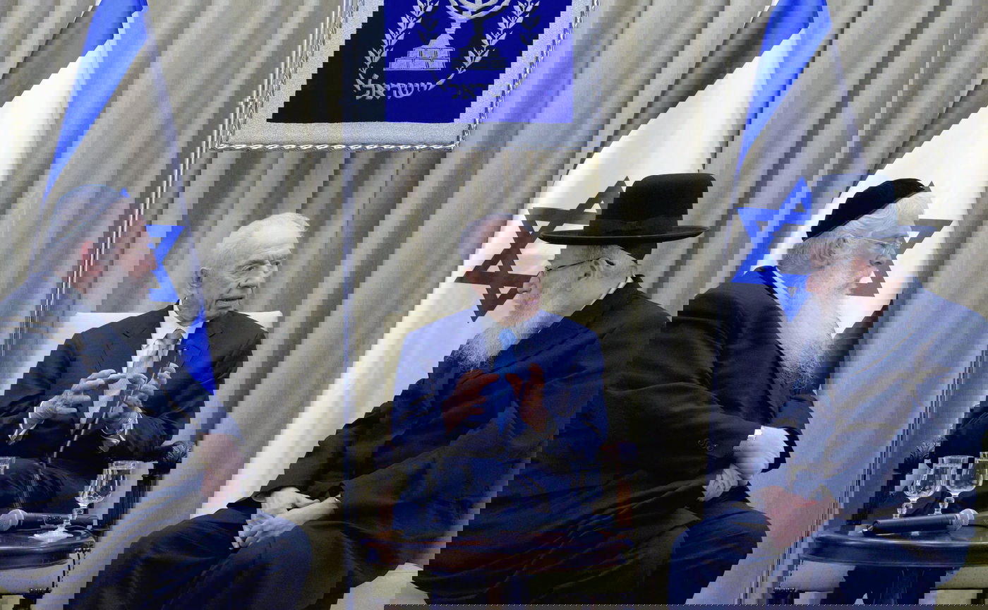 חנינה מנשיא המדינה. ליצמן ופרוש בפגישה עם פרס