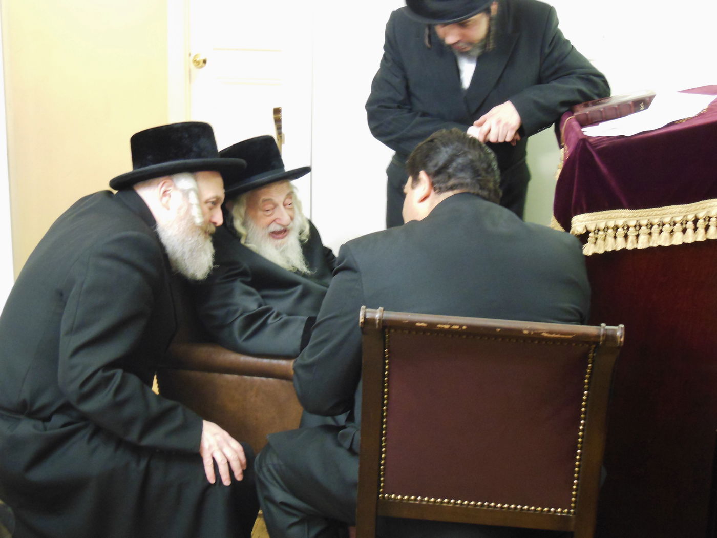 אריק ג'סלגאדו נפגש עם הרבי מסקולען: אתייצב לצד הקהילה היהודית