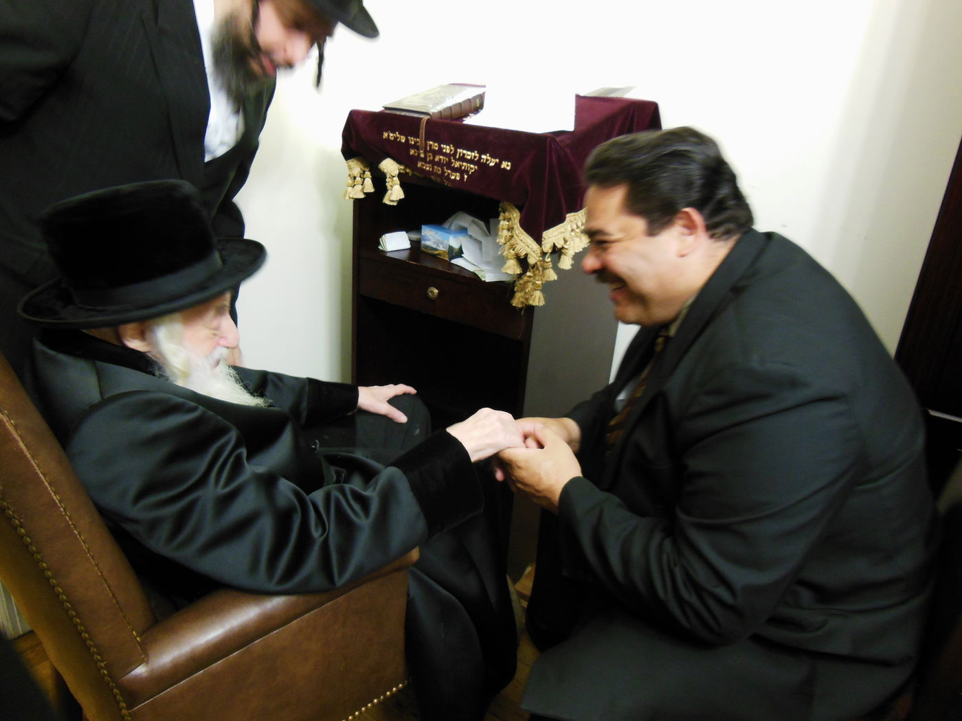 אריק ג'סלגאדו נפגש עם הרבי מסקולען: אתייצב לצד הקהילה היהודית