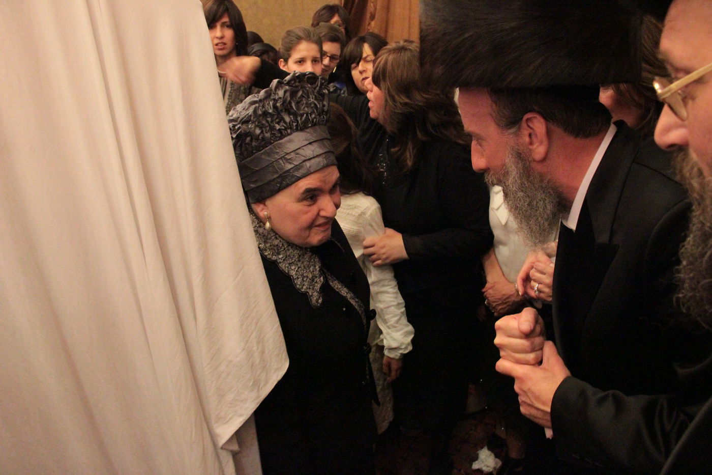 צפו: רבנים ופוליטיקאים בחתונת בתו של יוסי דייטש