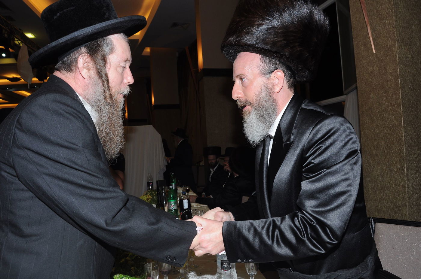 צפו: רבנים ופוליטיקאים בחתונת בתו של יוסי דייטש