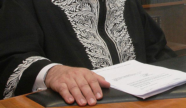 מי ינצח בקרב? גלימת הראשון לציון