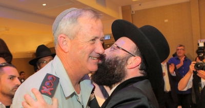 רב הכותל חיתן כולם התייצבו לאחל מזל-טוב