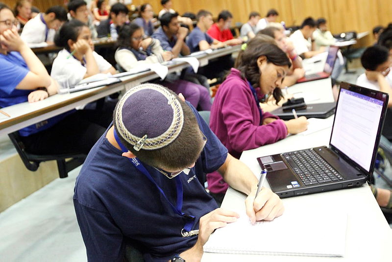 סטודנטים באוניברסיטה העברית, האם ייפתח מסלול לחרדים?