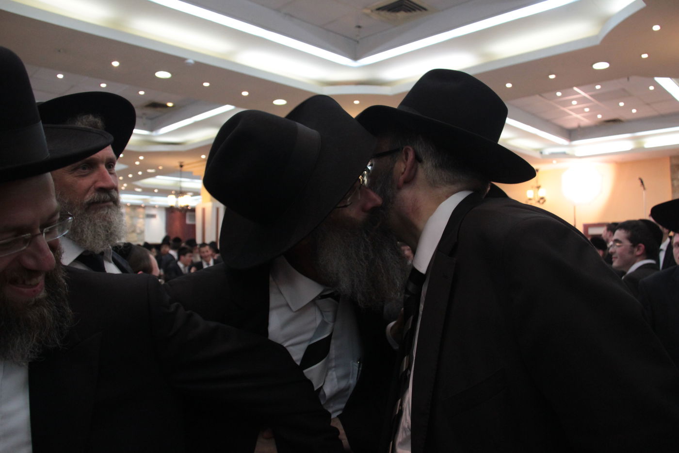 החתן שנפצע קשה בתאונה שר: "ואנחנו מודים לך" • צפו