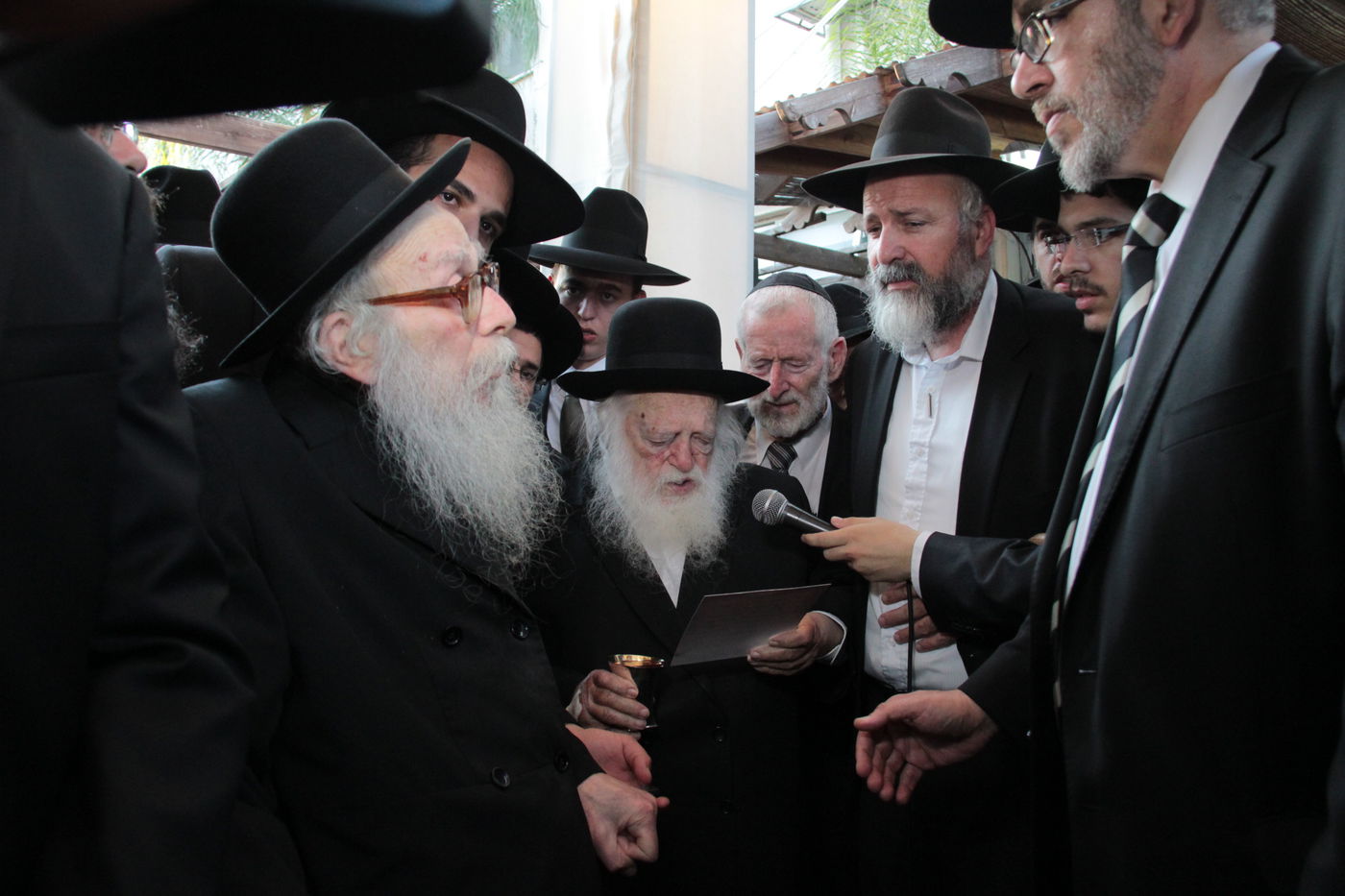 החתן שנפצע קשה בתאונה שר: "ואנחנו מודים לך" • צפו