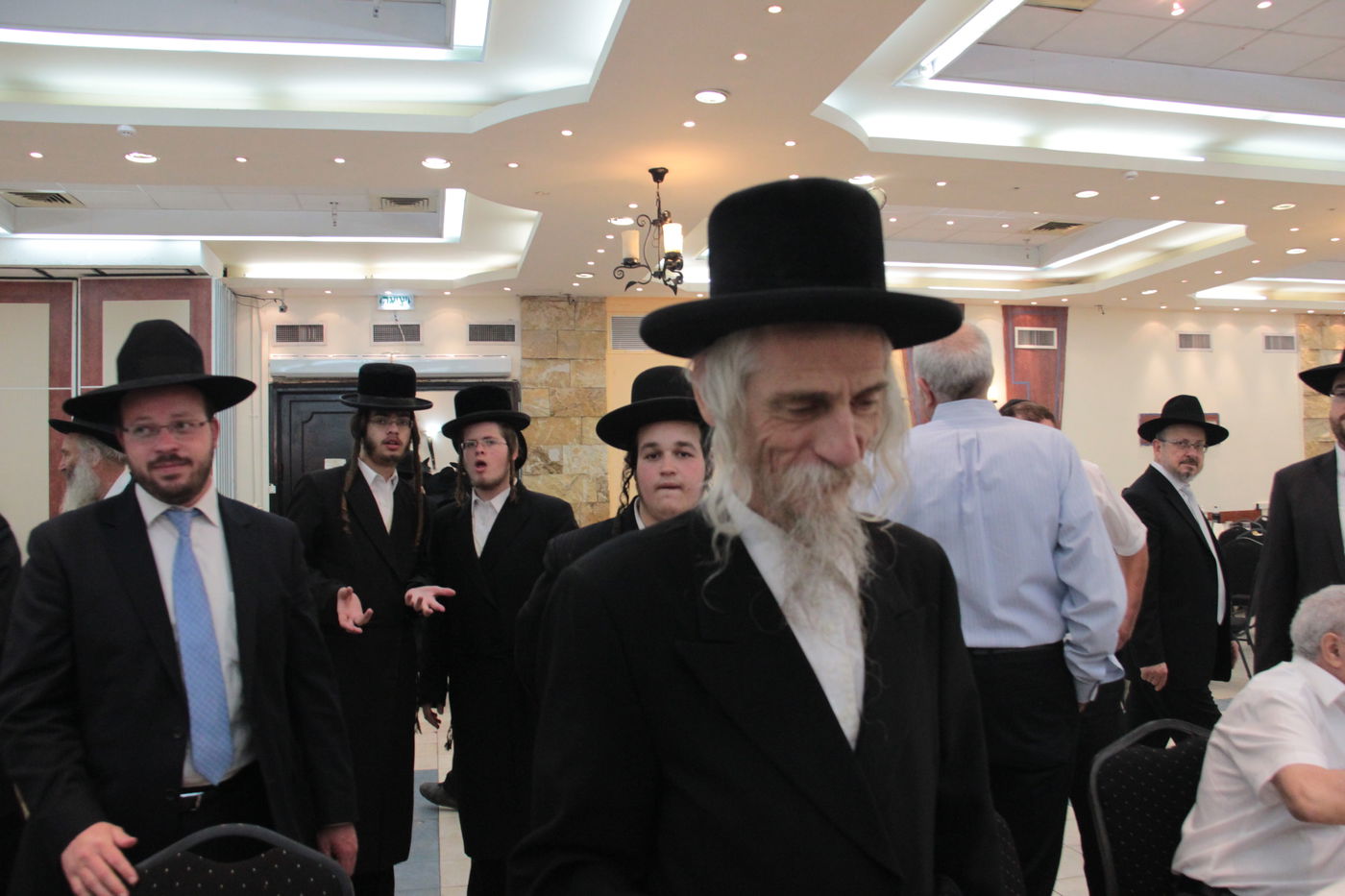 החתן שנפצע קשה בתאונה שר: "ואנחנו מודים לך" • צפו