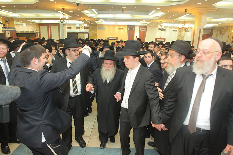 גדולי ישראל רקדו עם החתן שנפצע קשה בתאונת דרכים
