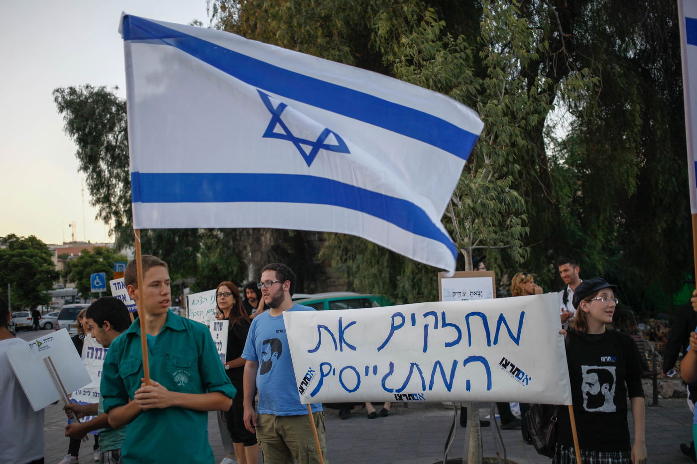 צפו: הפגנה תמיכה ב'חרד"קים' מול לשכת הגיוס בי-ם