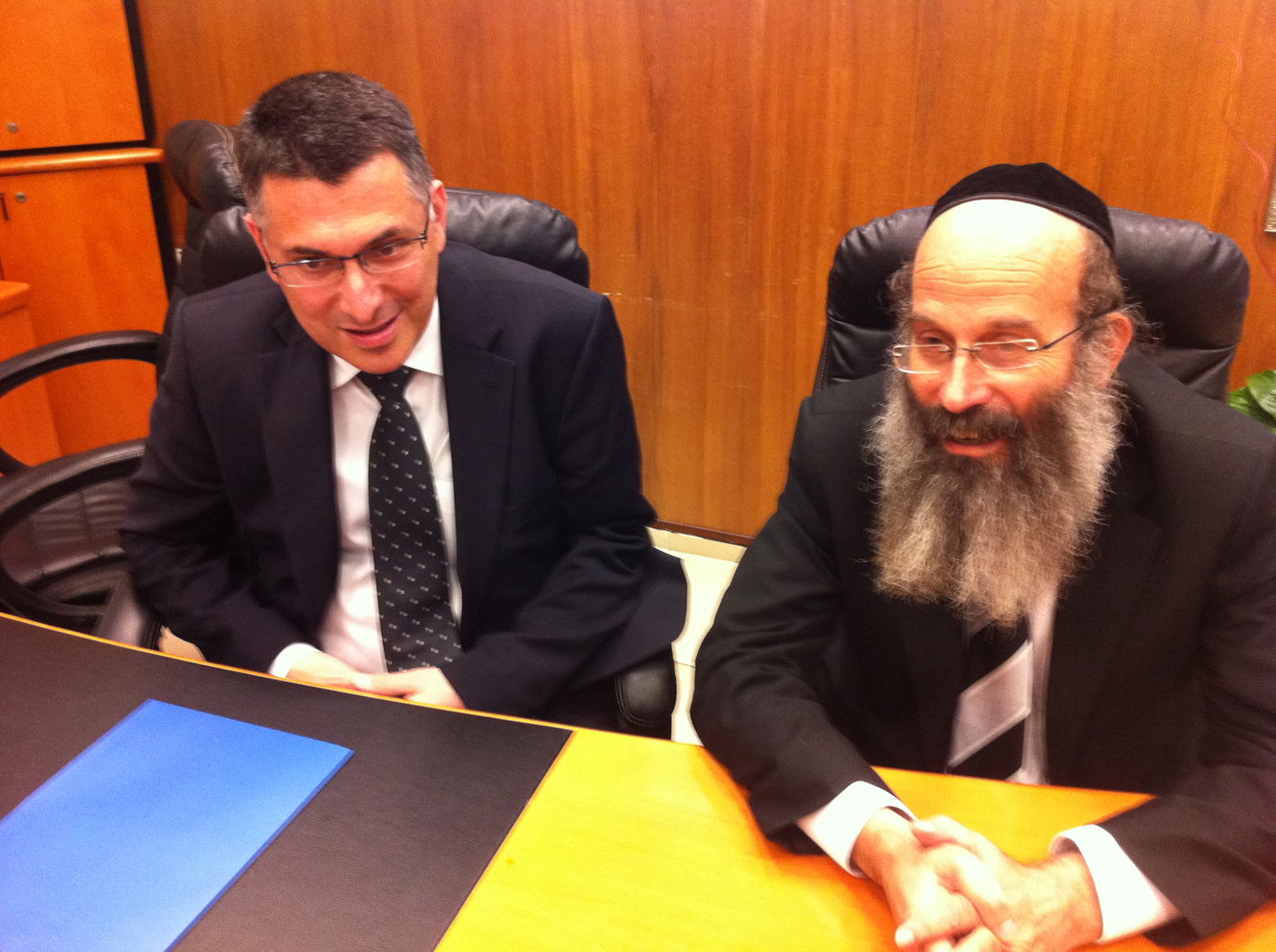 שר הפנים גדעון סער ביקר בפוניבז' ונועד עם הגראי"ל