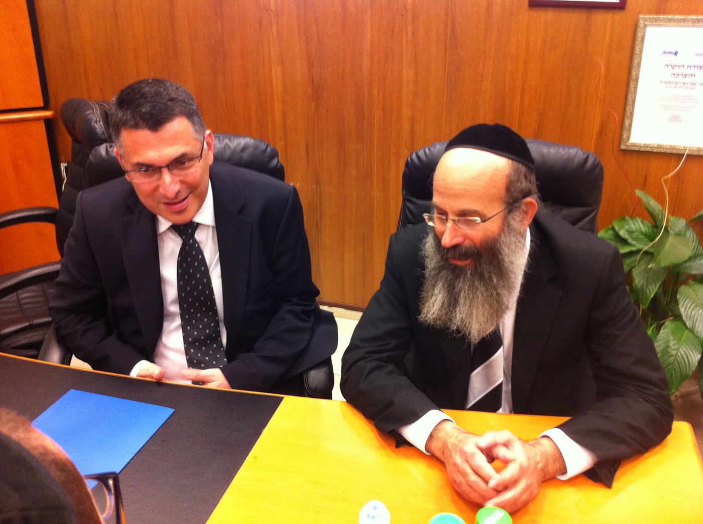 שר הפנים גדעון סער ביקר בפוניבז' ונועד עם הגראי"ל