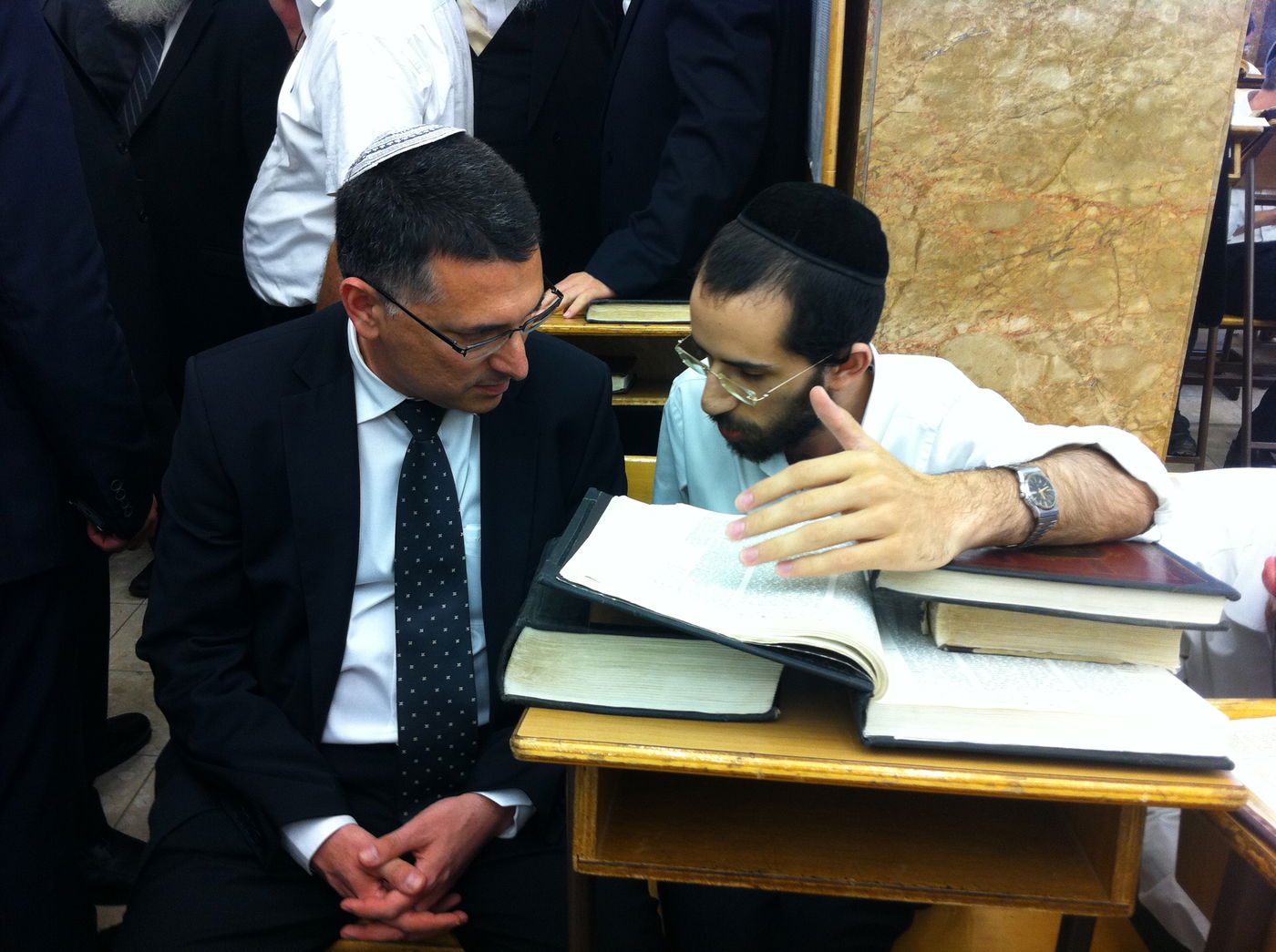 שר הפנים גדעון סער ביקר בפוניבז' ונועד עם הגראי"ל