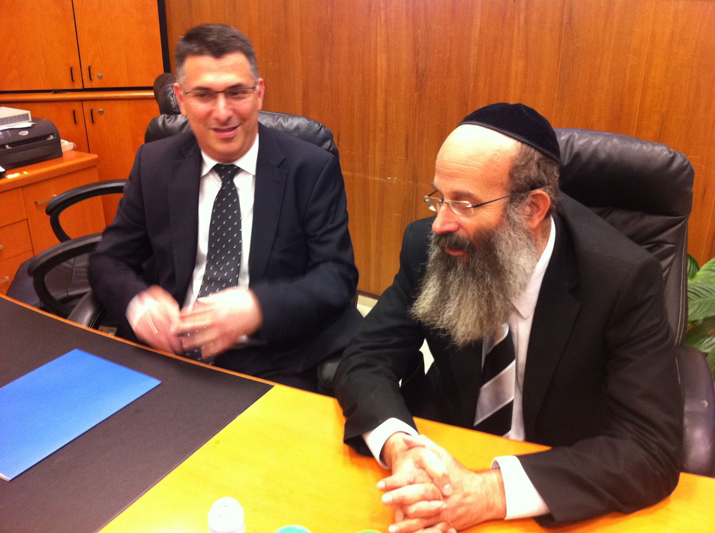 שר הפנים גדעון סער ביקר בפוניבז' ונועד עם הגראי"ל