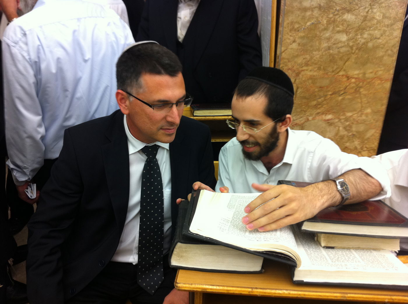 שר הפנים גדעון סער ביקר בפוניבז' ונועד עם הגראי"ל