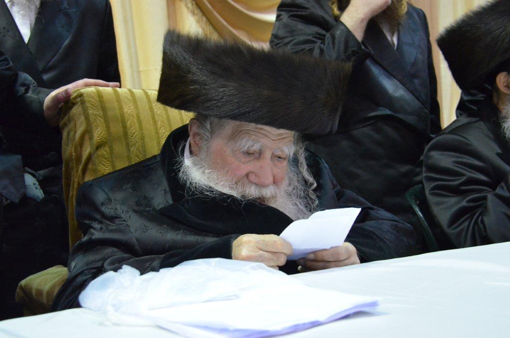 מצהלות חתנים: חתונת נכד האדמו"ר מערלוי • צפו