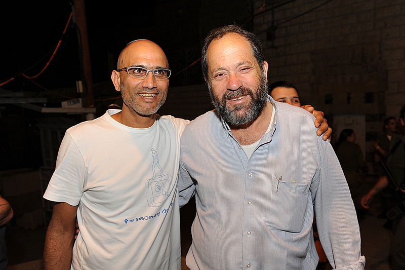 עמיר בניון במופע ענק ליד מערת המכפלה • גלריה