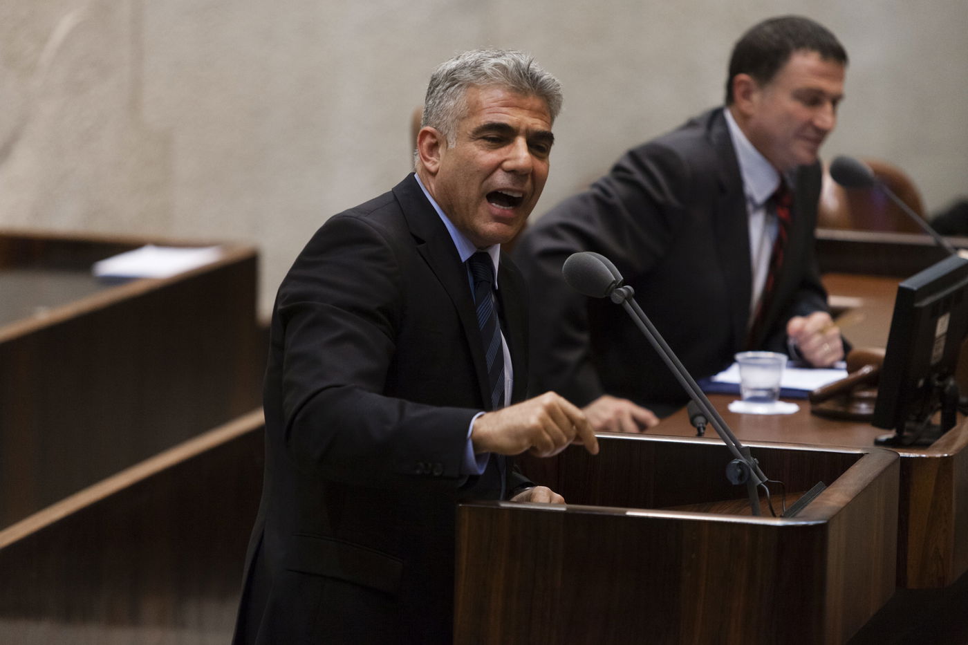 דיקטטור? השר יאיר לפיד