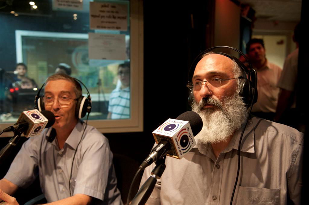 צפו: 'פרחי ישראל' באולפן עם מנחם טוקר