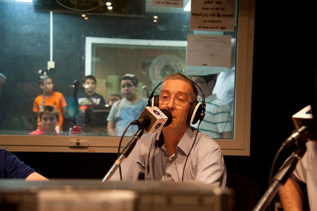 צפו: 'פרחי ישראל' באולפן עם מנחם טוקר