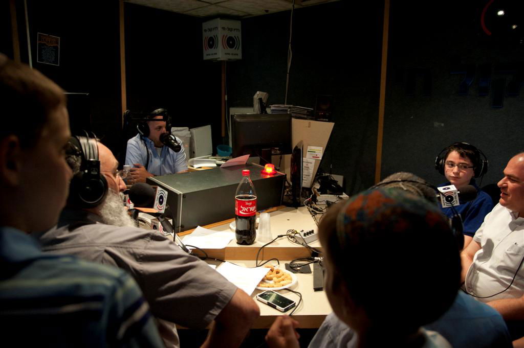 צפו: 'פרחי ישראל' באולפן עם מנחם טוקר