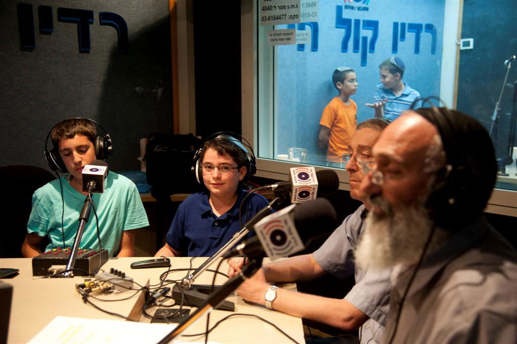 צפו: 'פרחי ישראל' באולפן עם מנחם טוקר