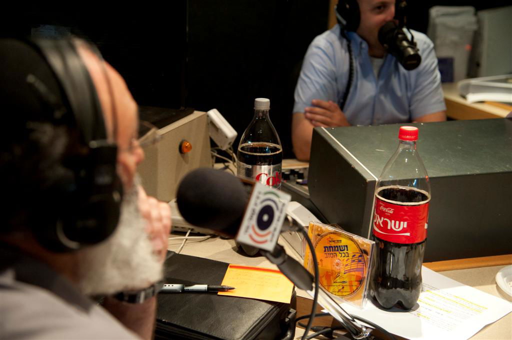 צפו: 'פרחי ישראל' באולפן עם מנחם טוקר