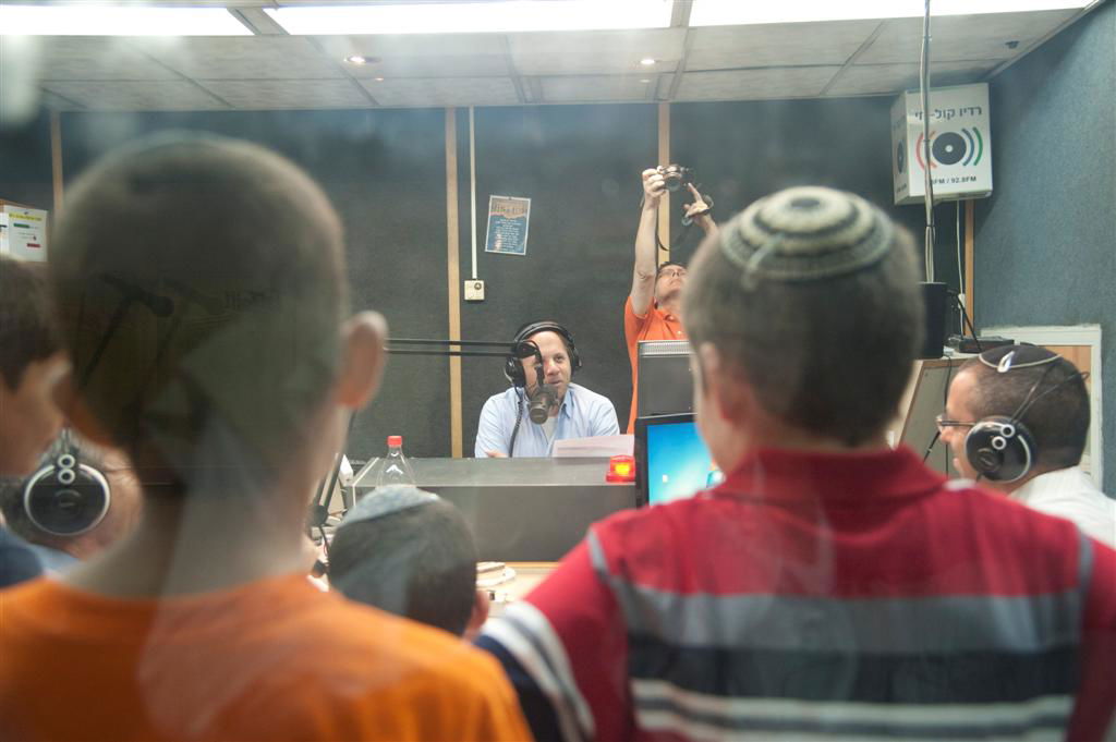 צפו: 'פרחי ישראל' באולפן עם מנחם טוקר