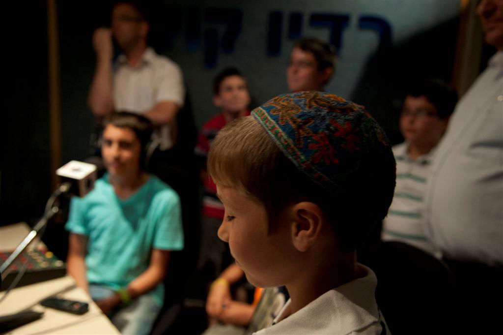 צפו: 'פרחי ישראל' באולפן עם מנחם טוקר