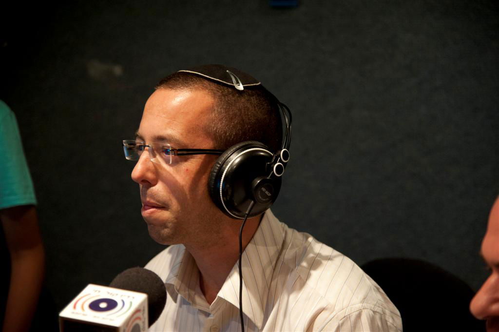 צפו: 'פרחי ישראל' באולפן עם מנחם טוקר