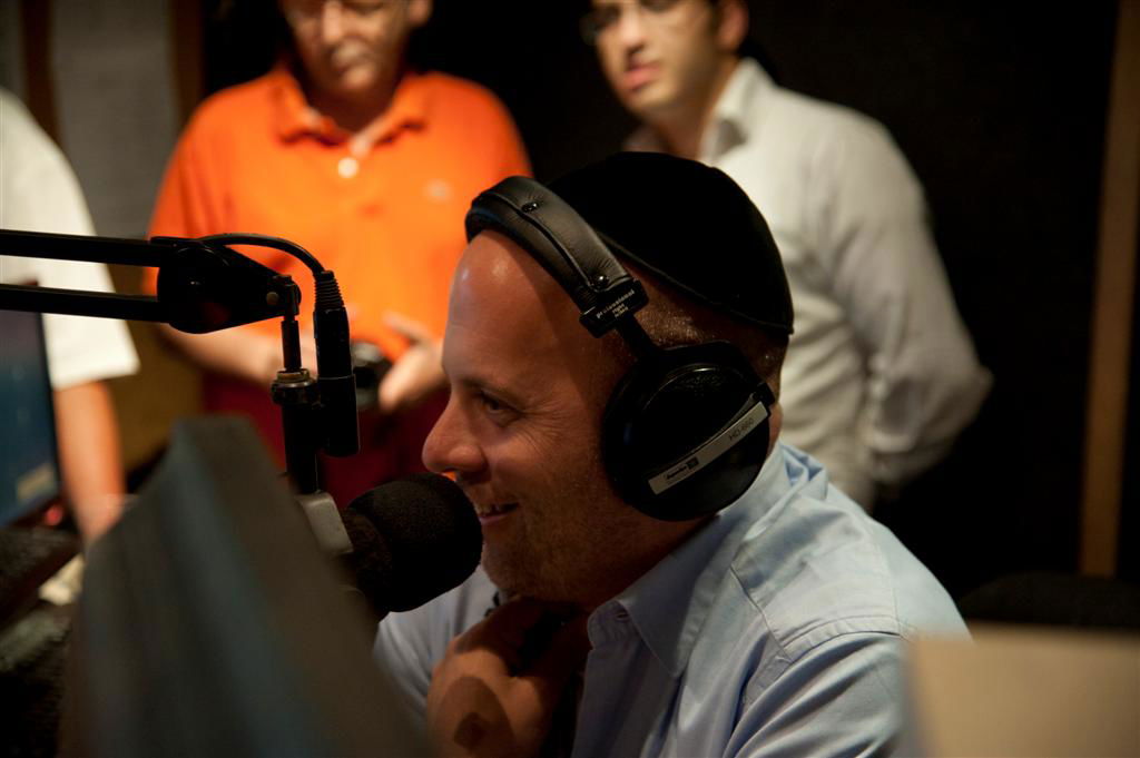 צפו: 'פרחי ישראל' באולפן עם מנחם טוקר