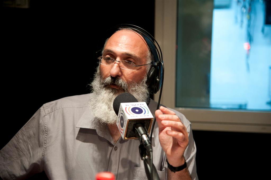 צפו: 'פרחי ישראל' באולפן עם מנחם טוקר