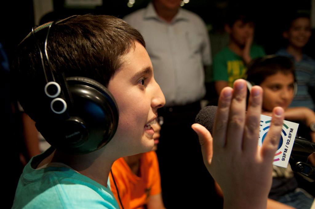 צפו: 'פרחי ישראל' באולפן עם מנחם טוקר