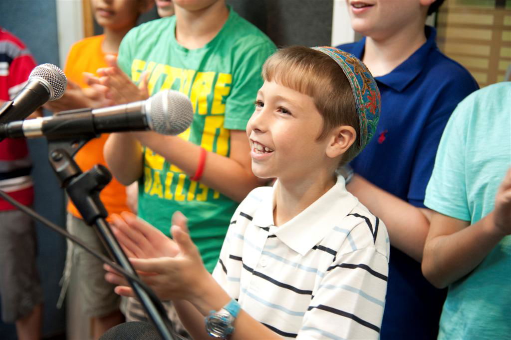 צפו: 'פרחי ישראל' באולפן עם מנחם טוקר