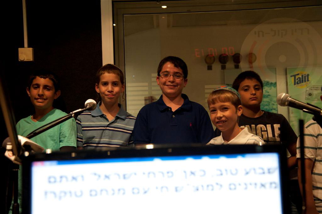 צפו: 'פרחי ישראל' באולפן עם מנחם טוקר