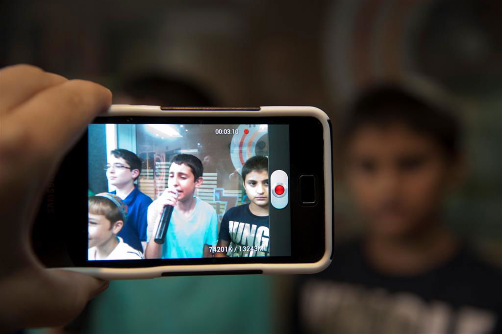 צפו: 'פרחי ישראל' באולפן עם מנחם טוקר