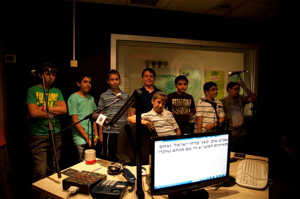 צפו: 'פרחי ישראל' באולפן עם מנחם טוקר