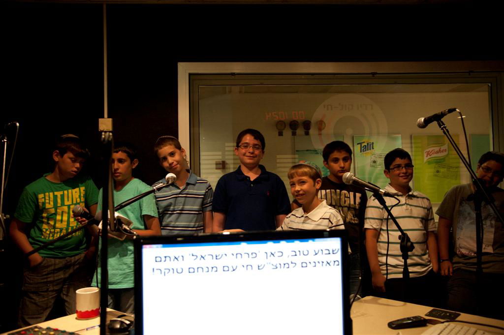 צפו: 'פרחי ישראל' באולפן עם מנחם טוקר