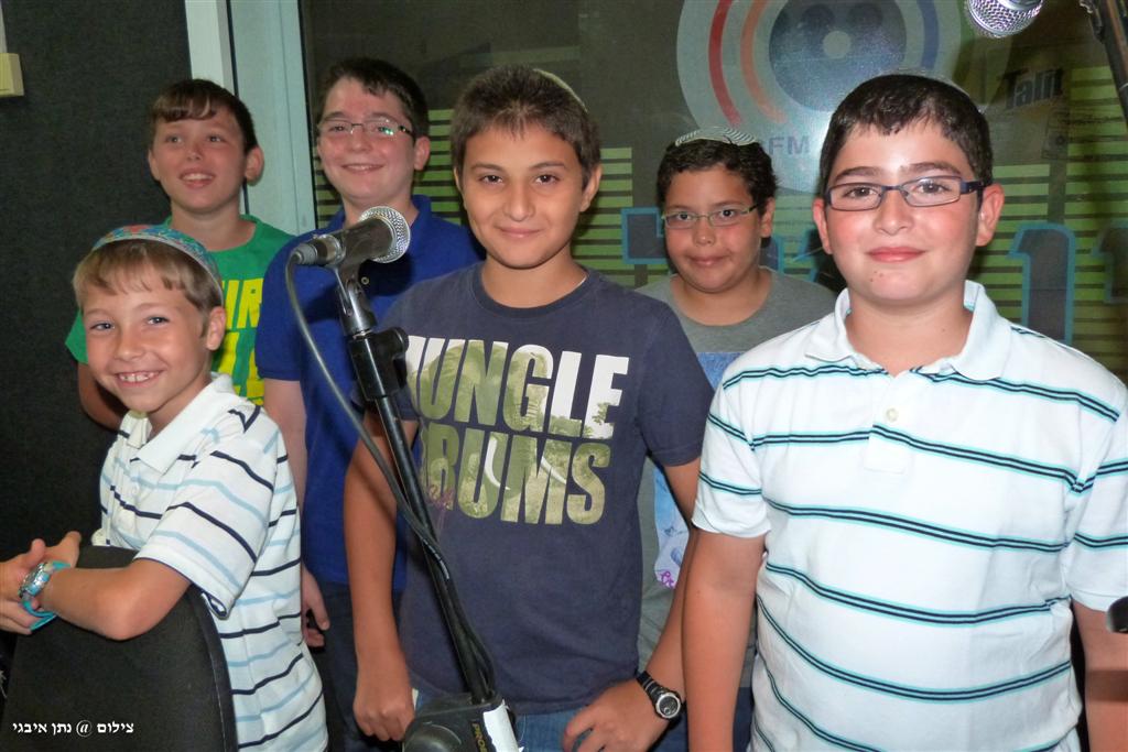 צפו: 'פרחי ישראל' באולפן עם מנחם טוקר